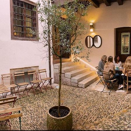 Hostel Quartier Leon Jabalquinto Extérieur photo