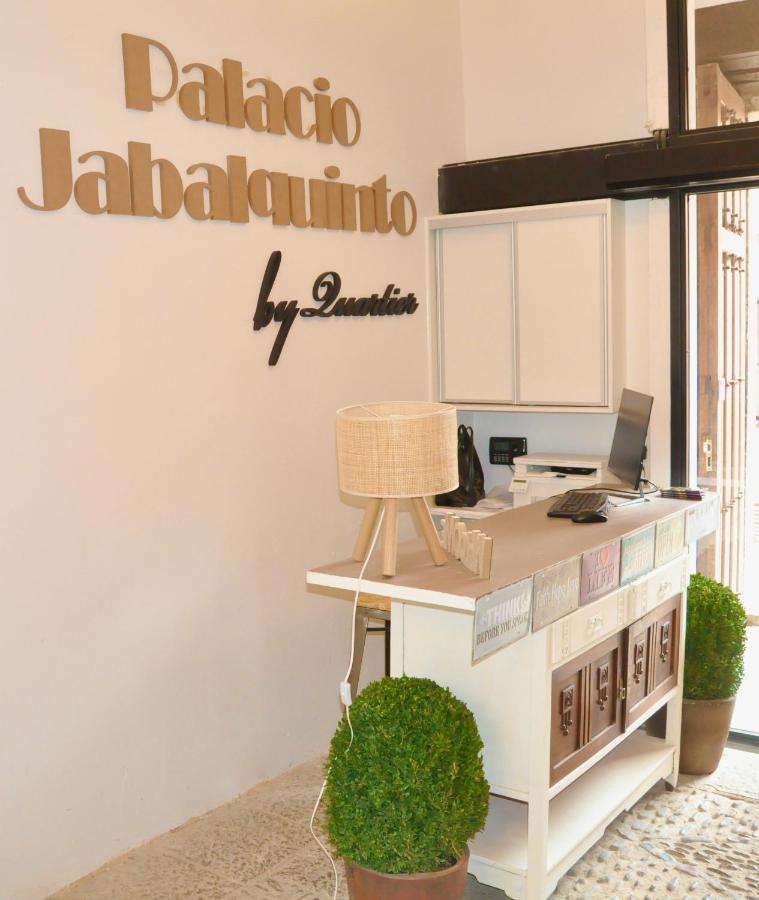 Hostel Quartier Leon Jabalquinto Extérieur photo